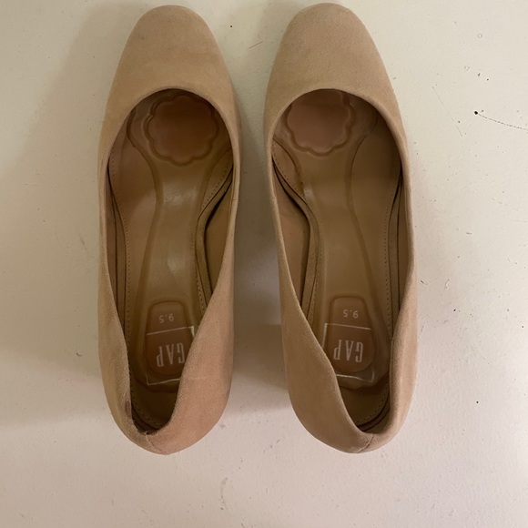 Tan suede pumps - Picture 3 of 3